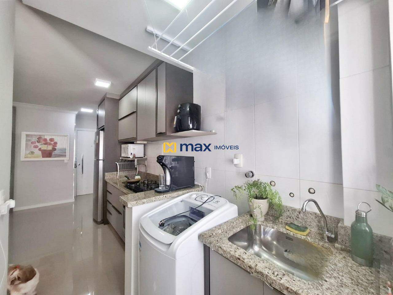Apartamento à venda no Nações: Lavanderia