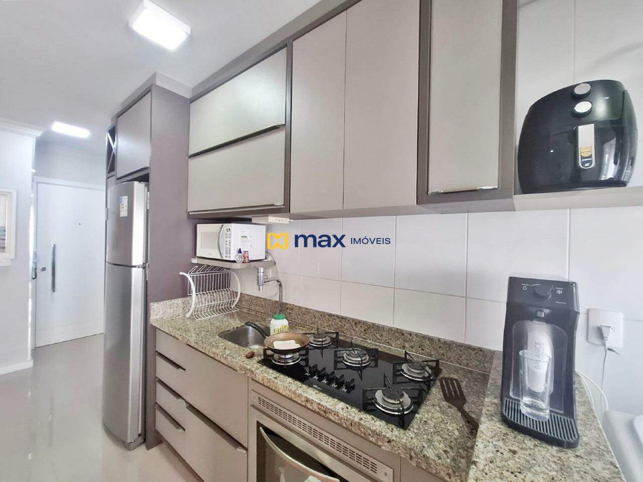 Apartamento à venda no Nações: Cozinha americana