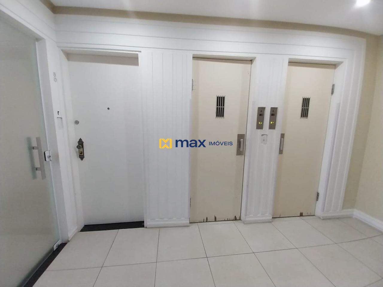 Apartamento à venda no Centro: Hall do 5º andar