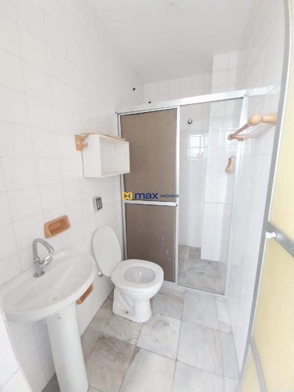 Apartamento à venda no Centro: Banheiro ao lado da cozinha