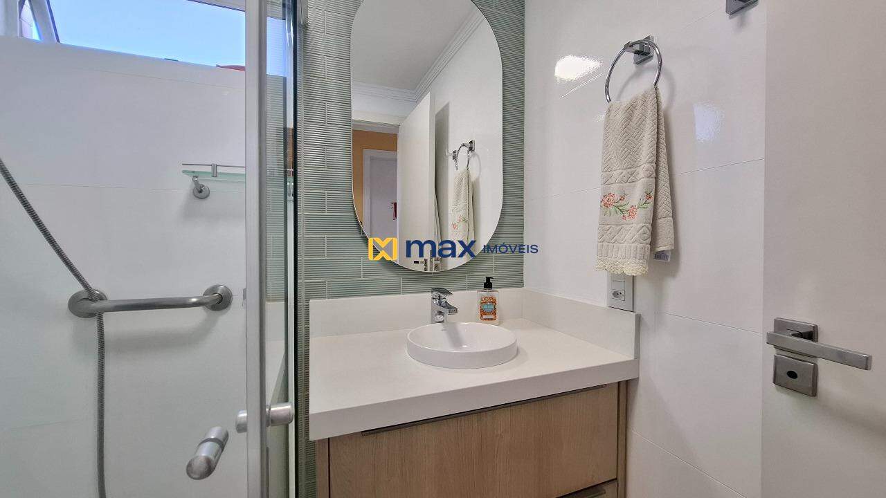 Apartamento à venda no Praia Brava: Banheiro social