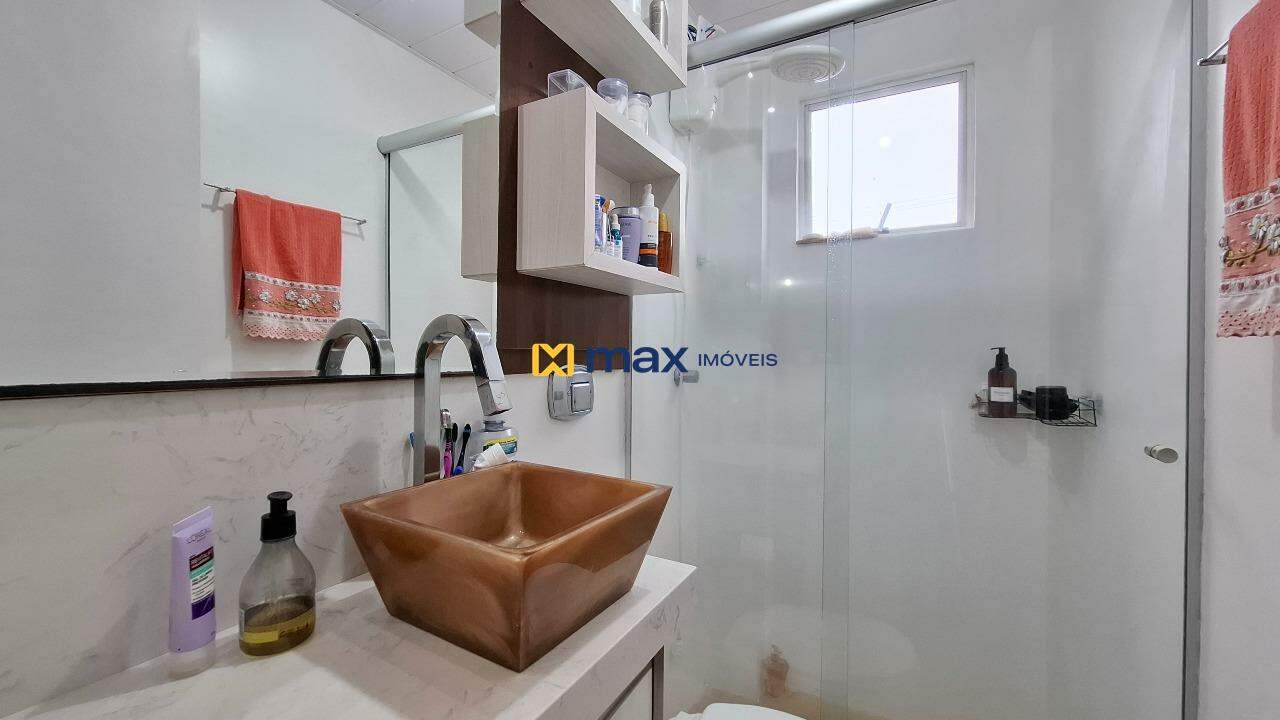 Apartamento à venda no Carvalho: Banheiro social