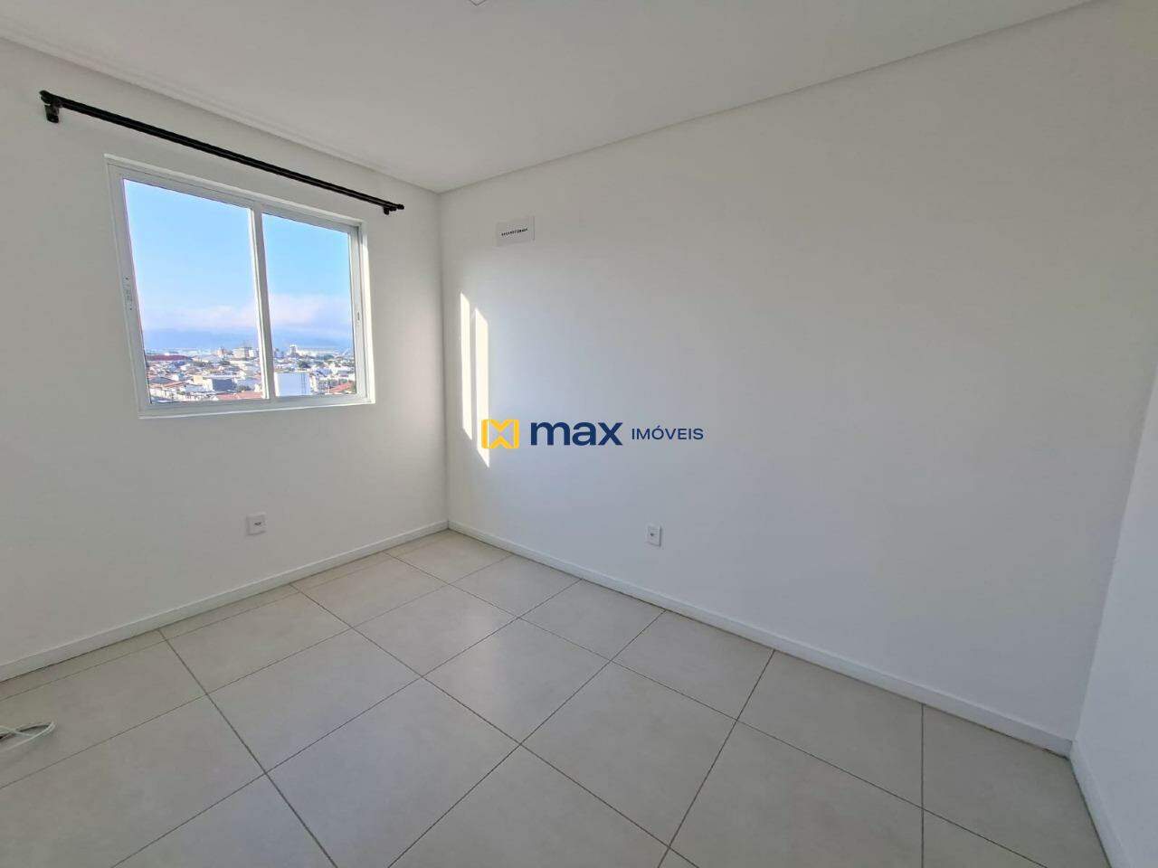 Apartamento para aluguel no Cordeiros: 