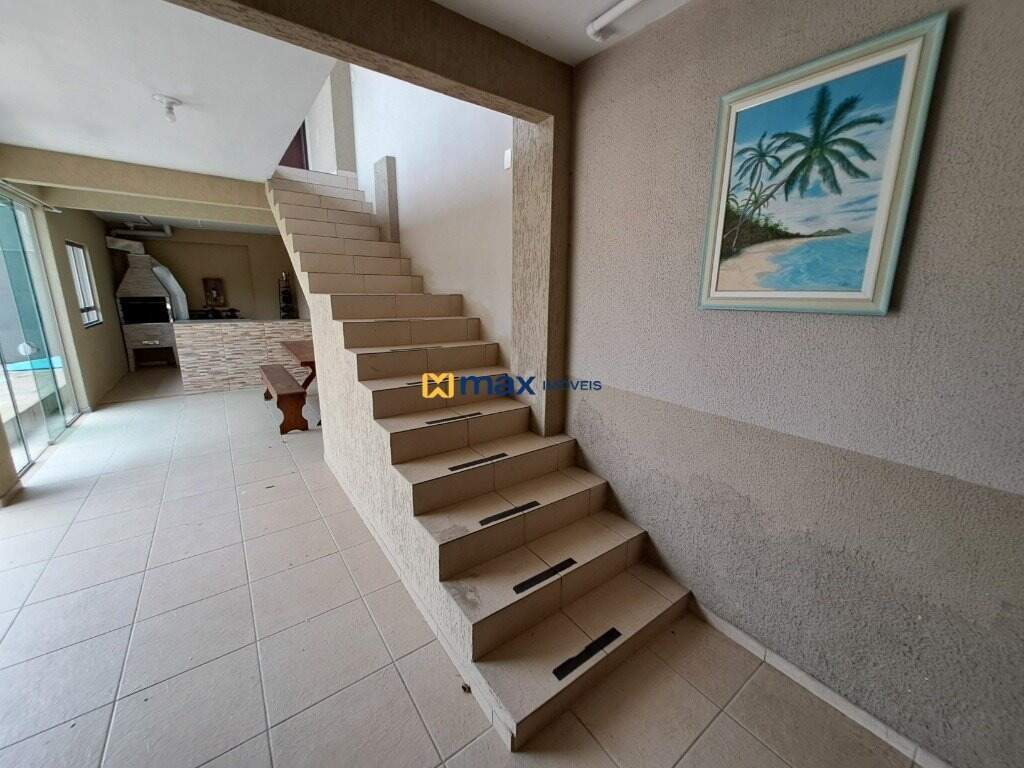 Casa à venda no Dom Bosco: Escada