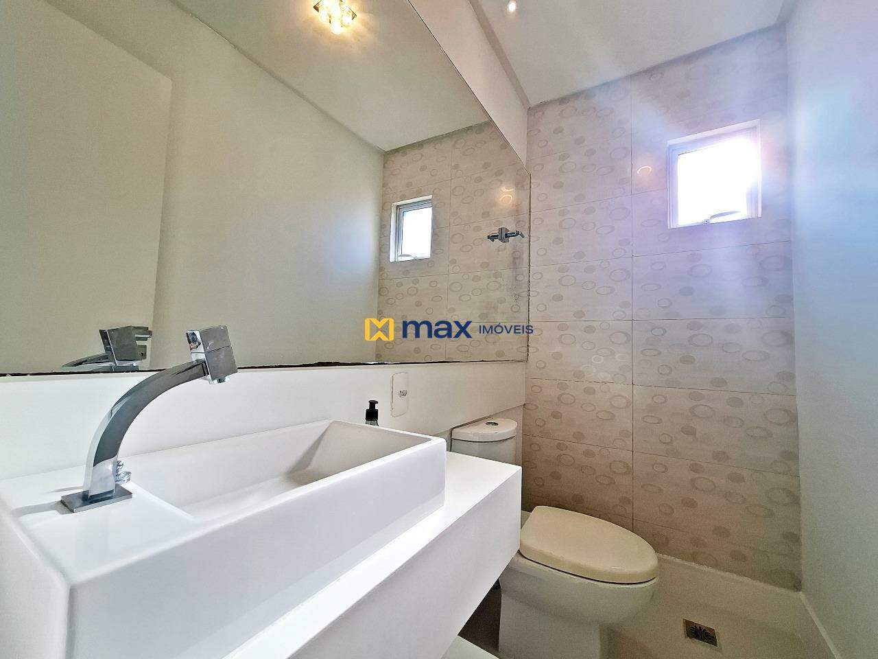 Apartamento para aluguel no Pioneiros: Lavabo piso superior