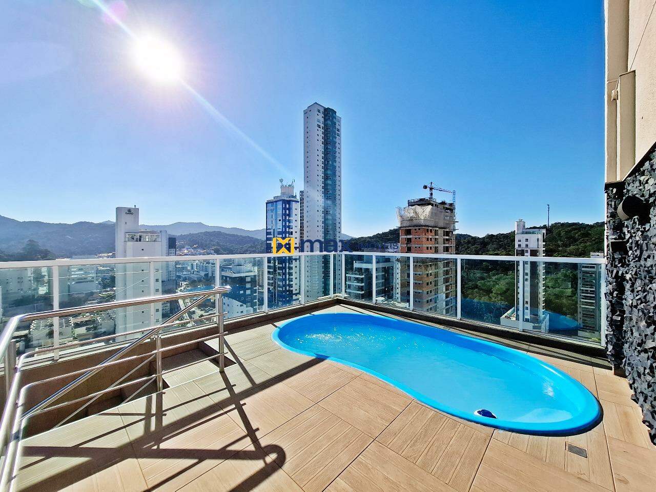 Apartamento para aluguel no Pioneiros: Piscina privativa