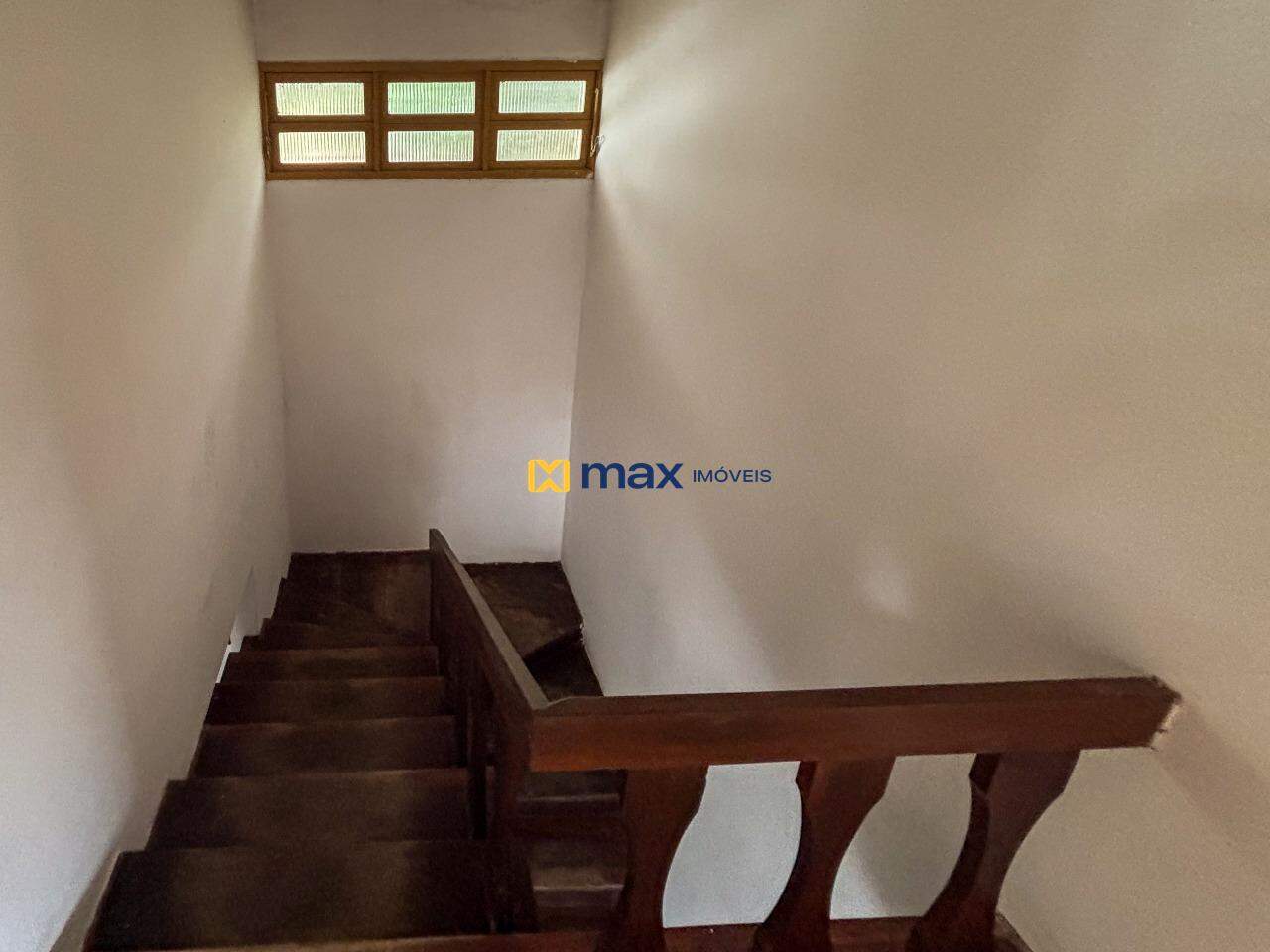 Casa à venda no Praia De Armação: Escada acesso ao piso siperior