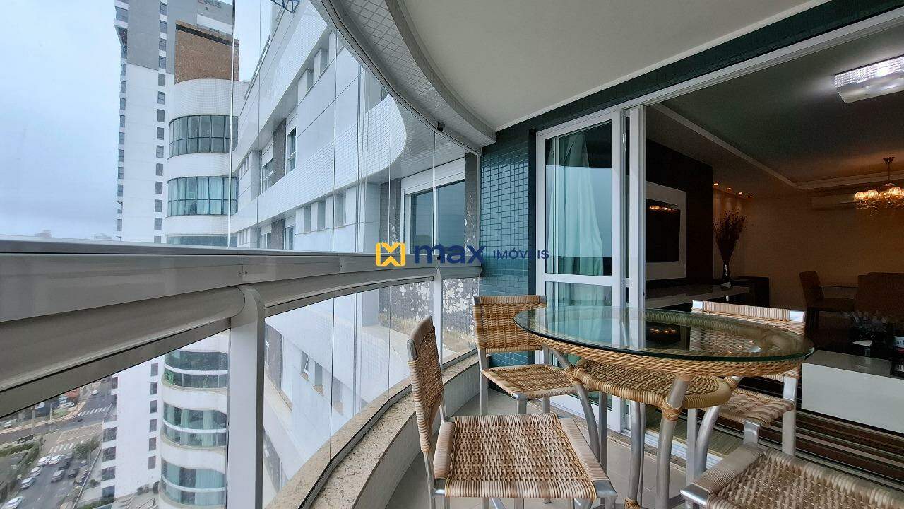 Apartamento à venda no Centro: Sacada com churrasqueira