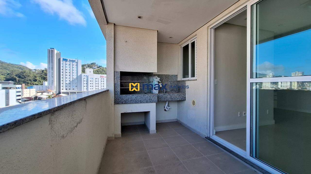 Apartamento à venda no Fazenda: Sacada com churrasqueira