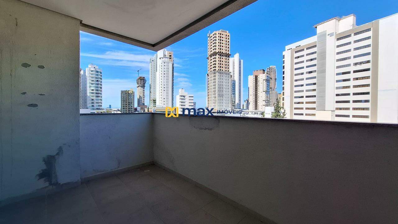 Apartamento à venda no Fazenda: Sacada com churrasqueira