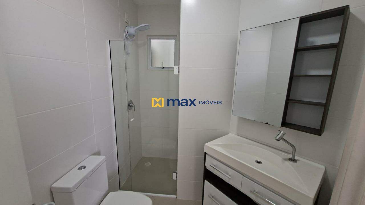 Apartamento para aluguel no Cordeiros: Banheiro Social