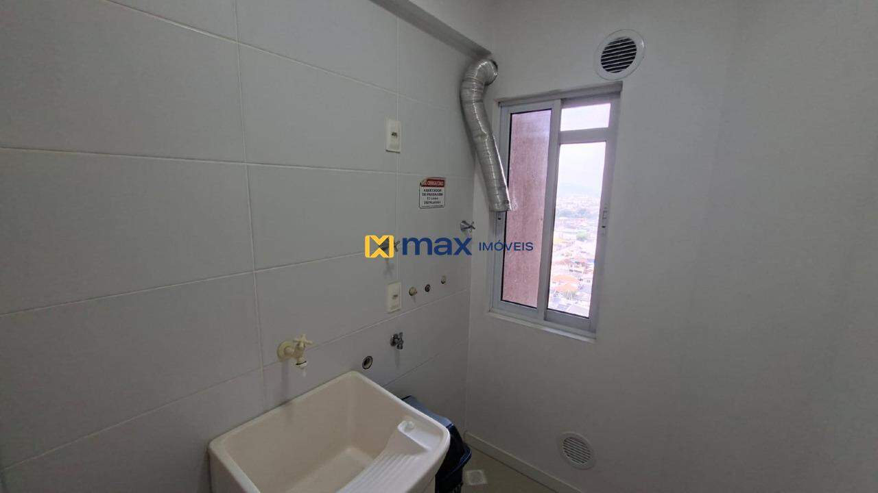 Apartamento para aluguel no Cordeiros: Lavanderia