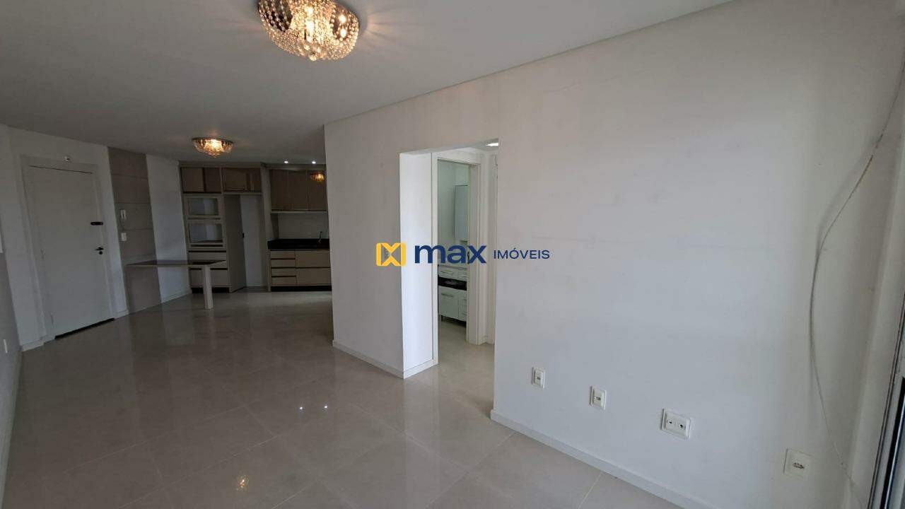 Apartamento para aluguel no Cordeiros: Sala de Estar e Jantar