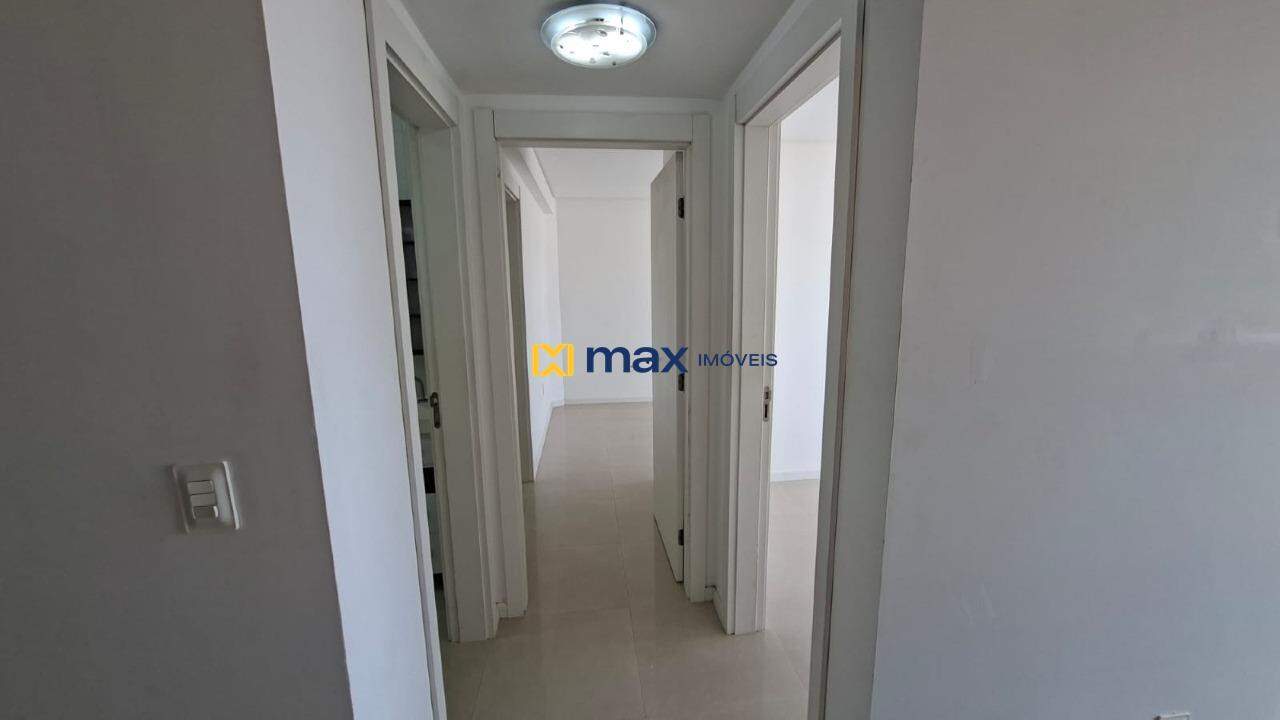 Apartamento para aluguel no Cordeiros: Hall dos Quartos