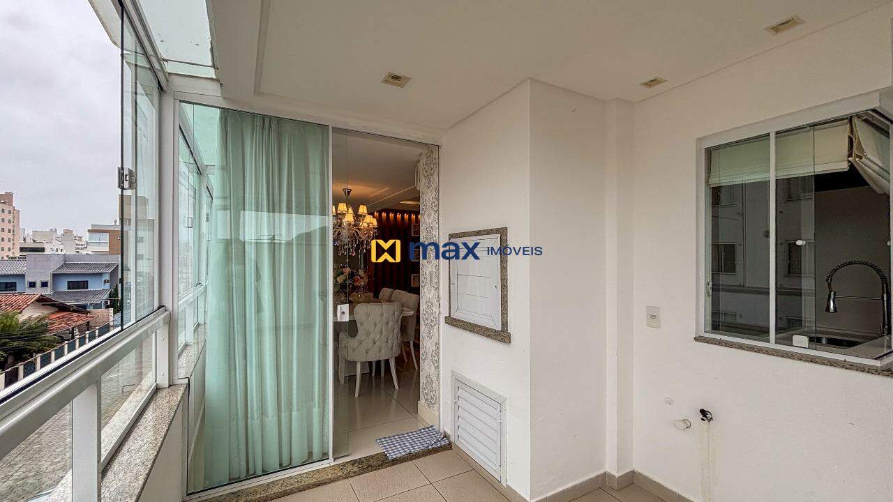 Apartamento à venda no Gravatá: Sacada com churrasqueira