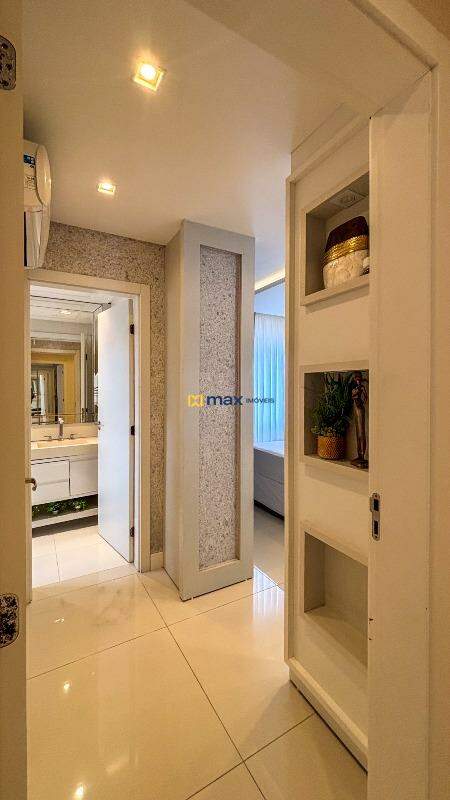 Apartamento à venda no Gravatá: Corredor dormitórios e banheiros