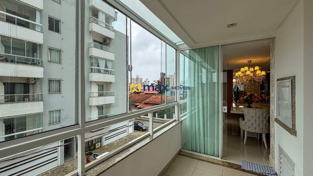 Apartamento à venda no Gravatá: Sacada com churrasqueira
