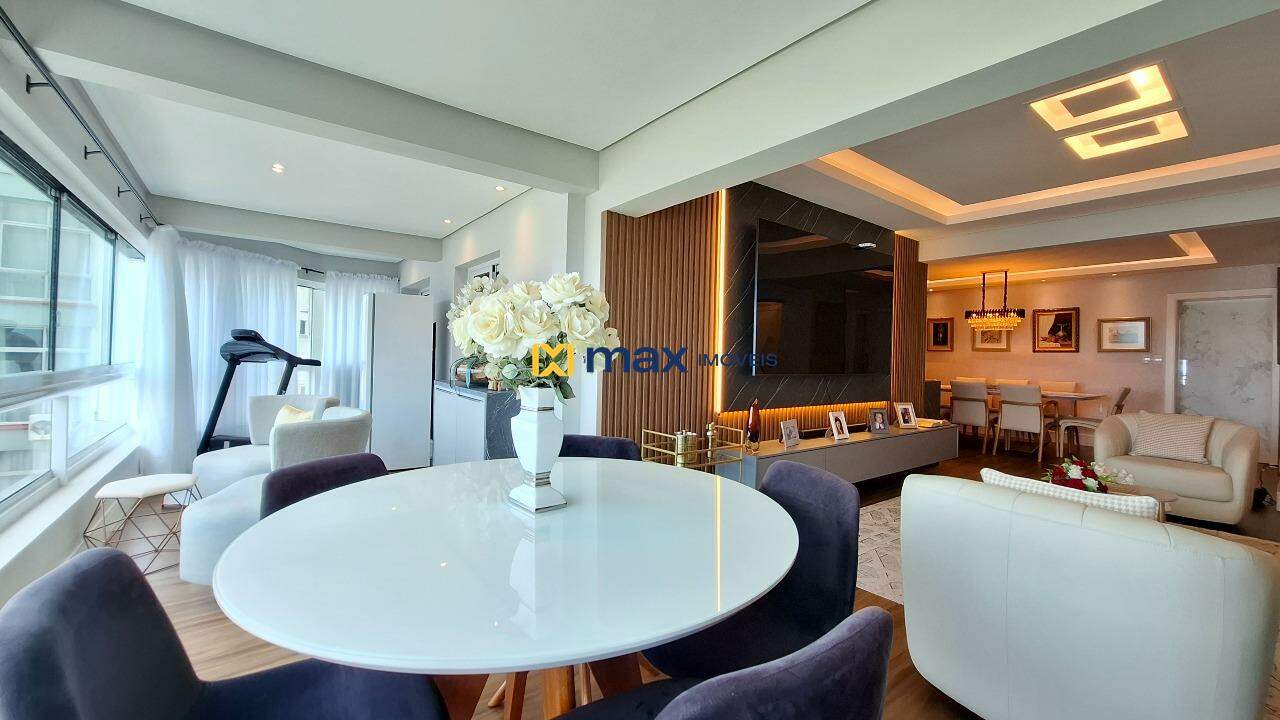 Apartamento à venda no Centro: Sacada