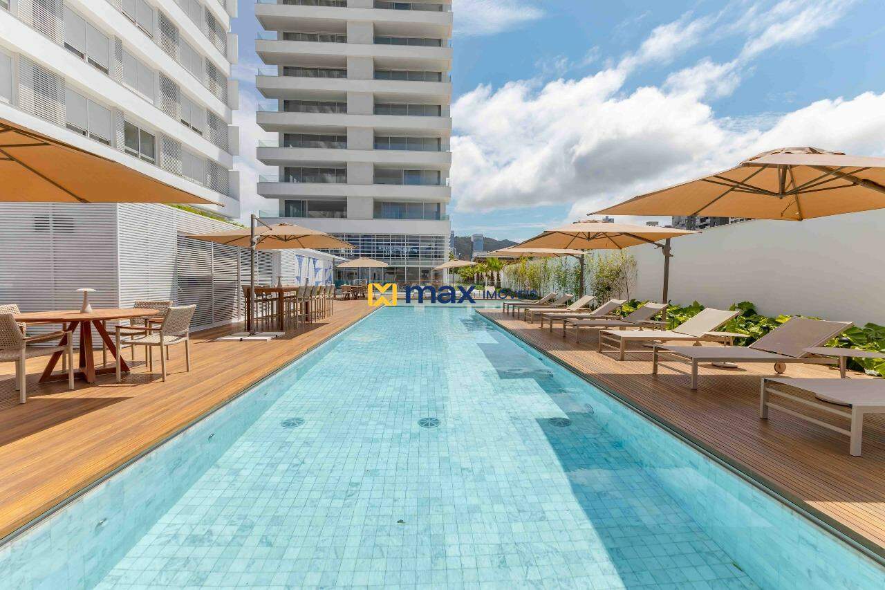 Apartamento à venda no Praia Brava: Piscina externa