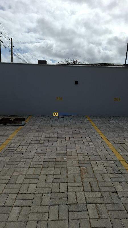 Apartamento para aluguel no Gravatá: Garagem descoberta 