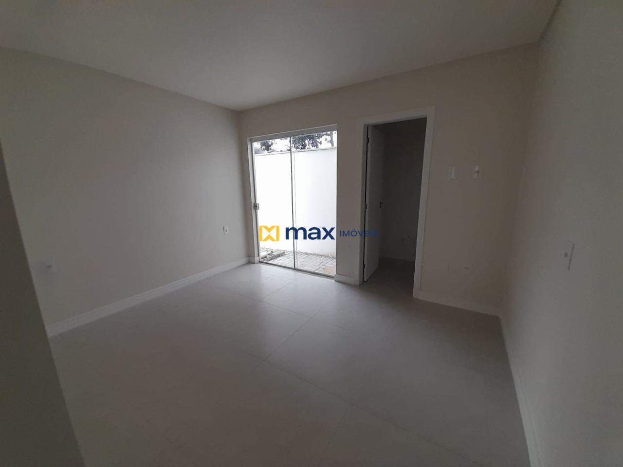 Apartamento à venda no Meia Praia: 