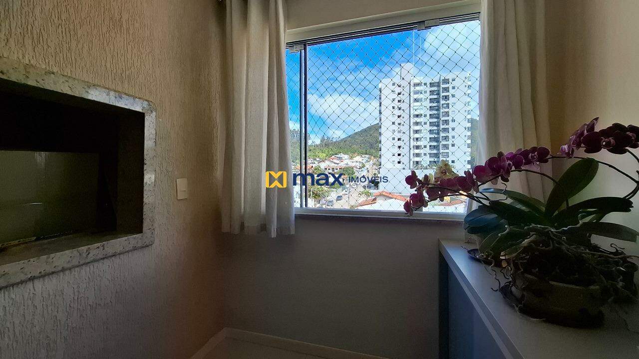 Apartamento à venda no Fazendinha: Sacada com churrasqueira