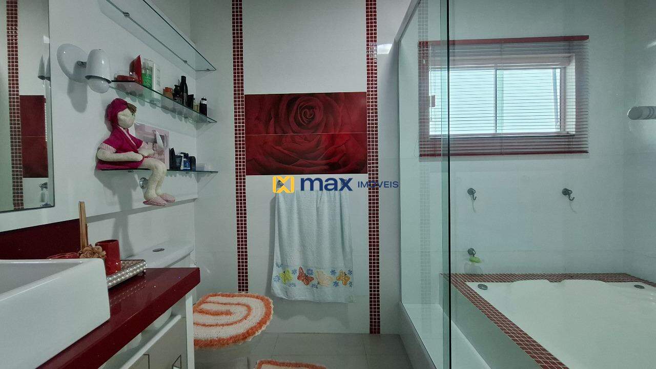 Casa à venda no Cordeiros: Banheiro suíte