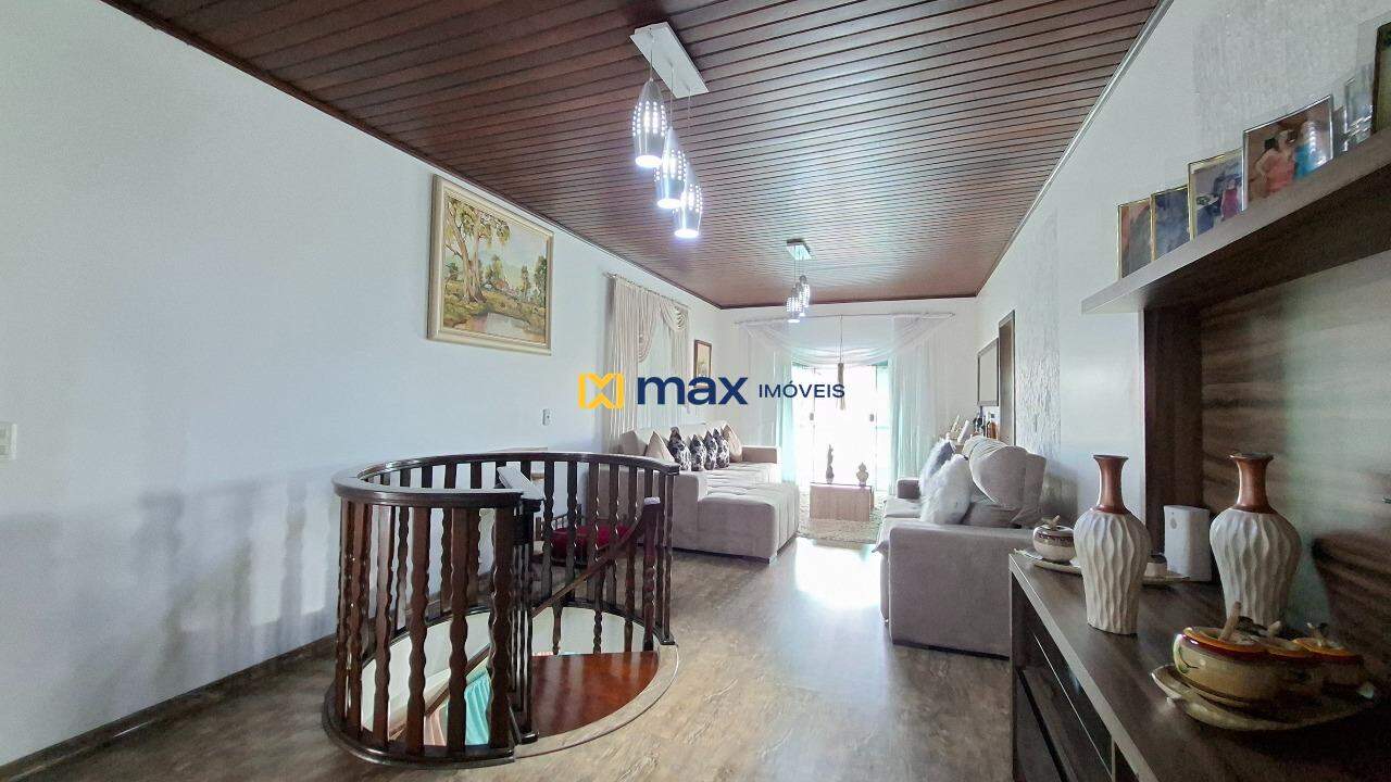 Casa à venda no Cordeiros: Sala de estar 2° piso