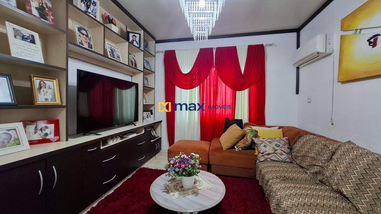 Casa à venda no Cordeiros: Sala de estar