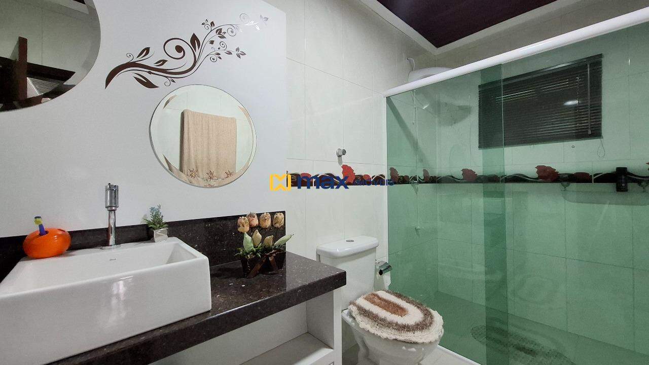 Casa à venda no Cordeiros: Banheiro social 2° piso