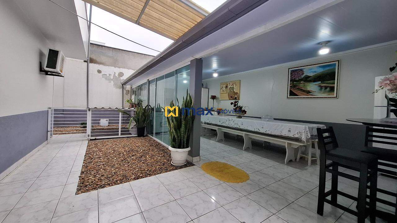 Casa à venda no Cordeiros: Área externa
