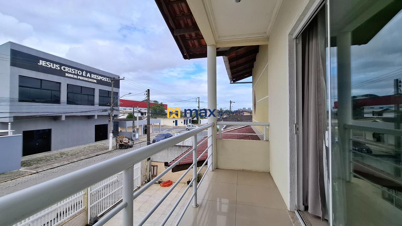 Casa à venda no Cordeiros: Sacada 