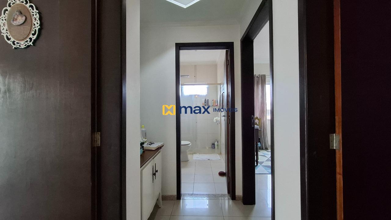 Casa à venda no Cordeiros: Corredor