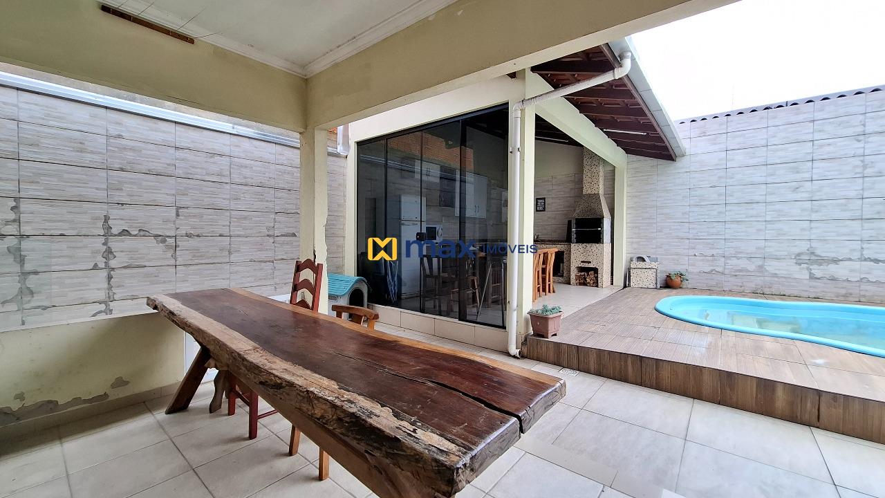 Casa à venda no Cordeiros: Espaço churrasqueira