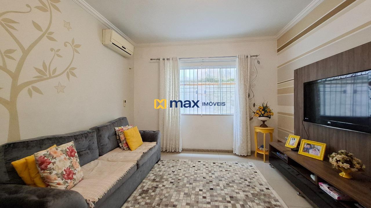 Casa à venda no Cordeiros: Sala de estar