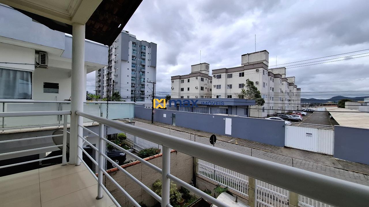 Casa à venda no Cordeiros: Sacada 