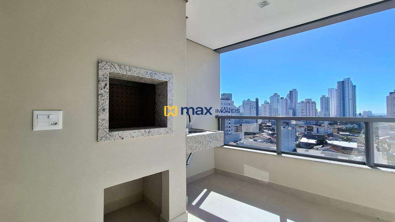 Apartamento à venda no Centro: Sacada com churrasqueira