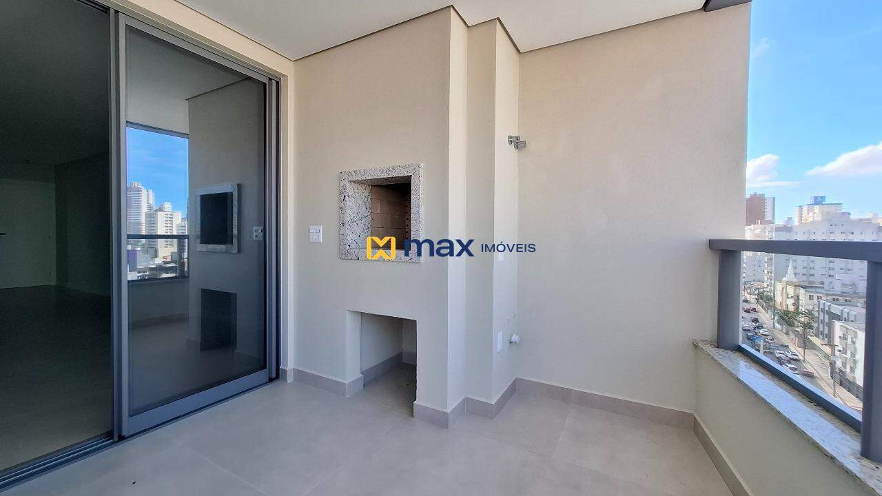 Apartamento à venda no Centro: Sacada com churrasqueira