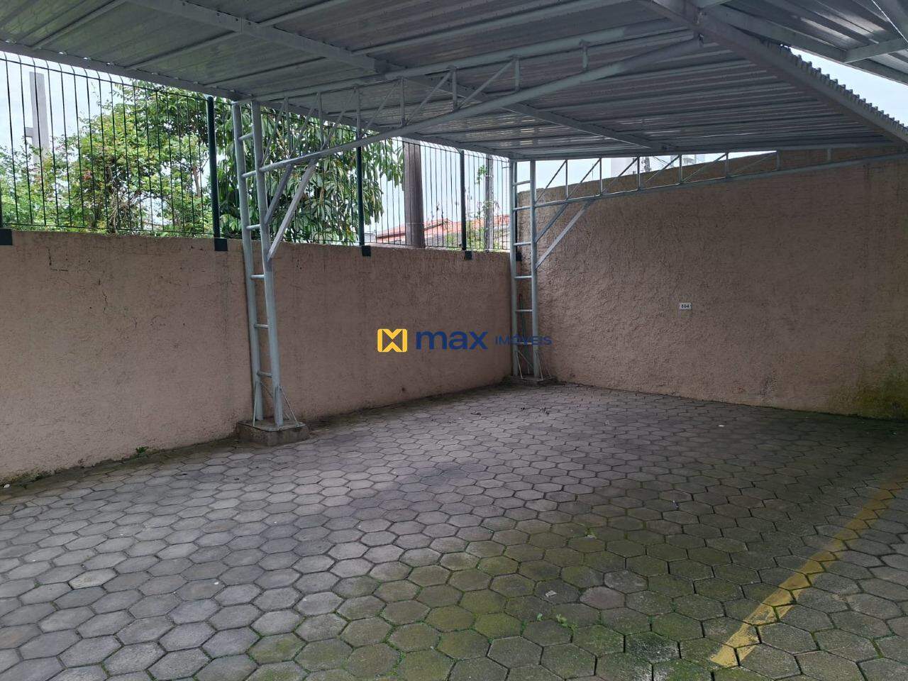 Apartamento para aluguel no Cordeiros: Vaga de garagem coberta