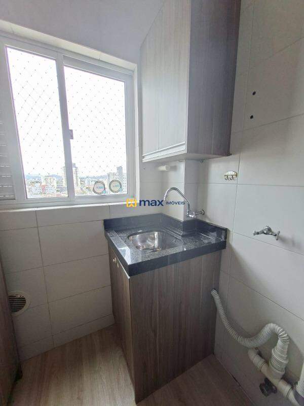 Apartamento para aluguel no Cordeiros: Área de serviço