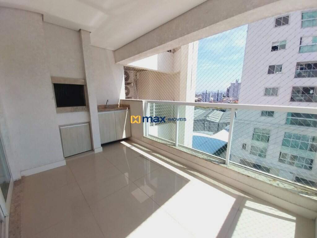 Apartamento à venda no Ressacada: Sacada com churrasqueira