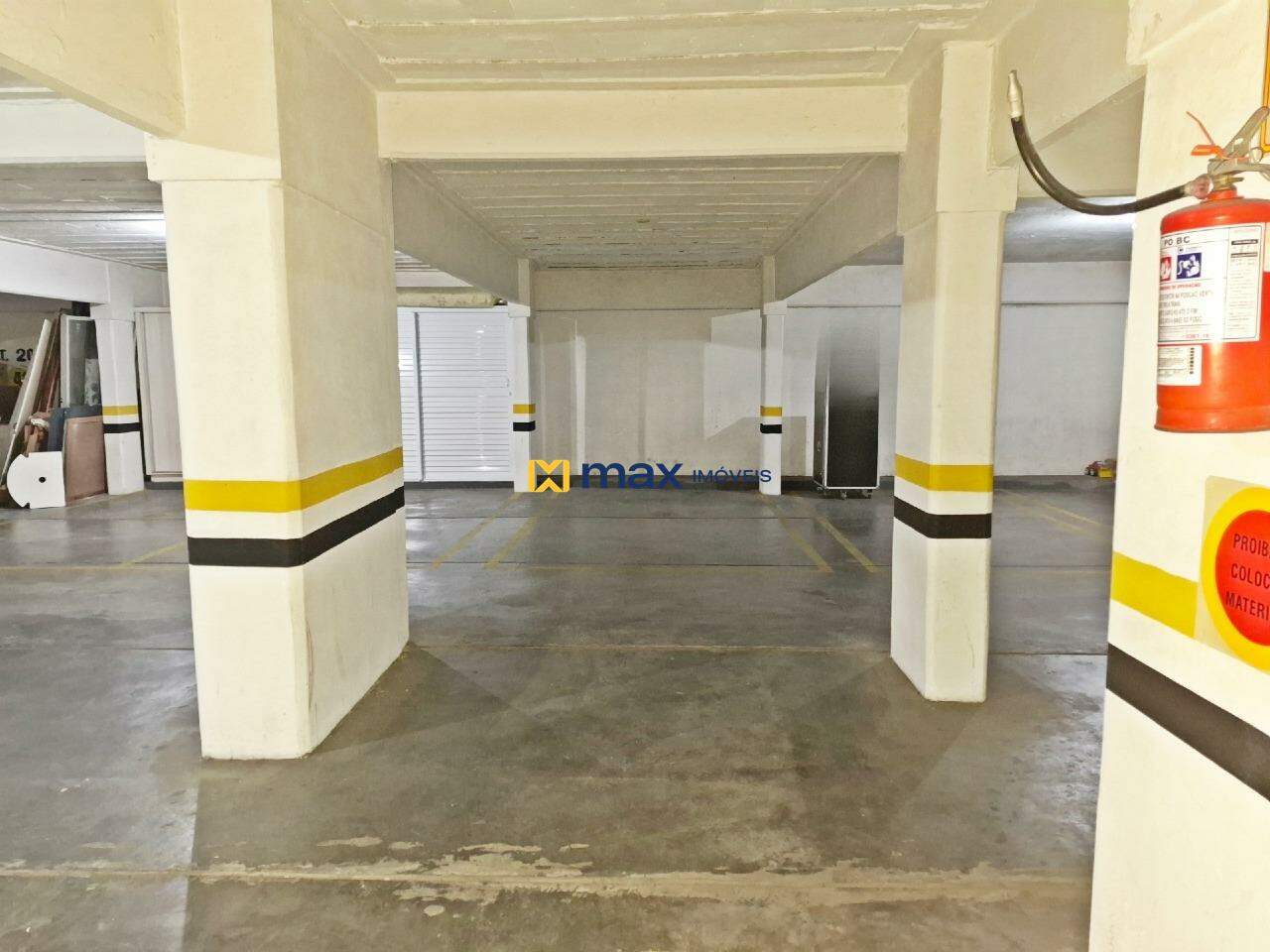 Apartamento para aluguel no Centro: Cabem 2 carros