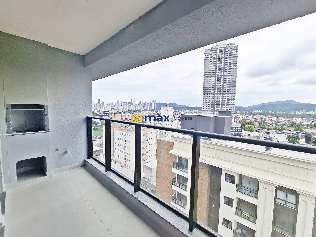 Apartamento à venda no Tabuleiro: Sacada com churrasqueira