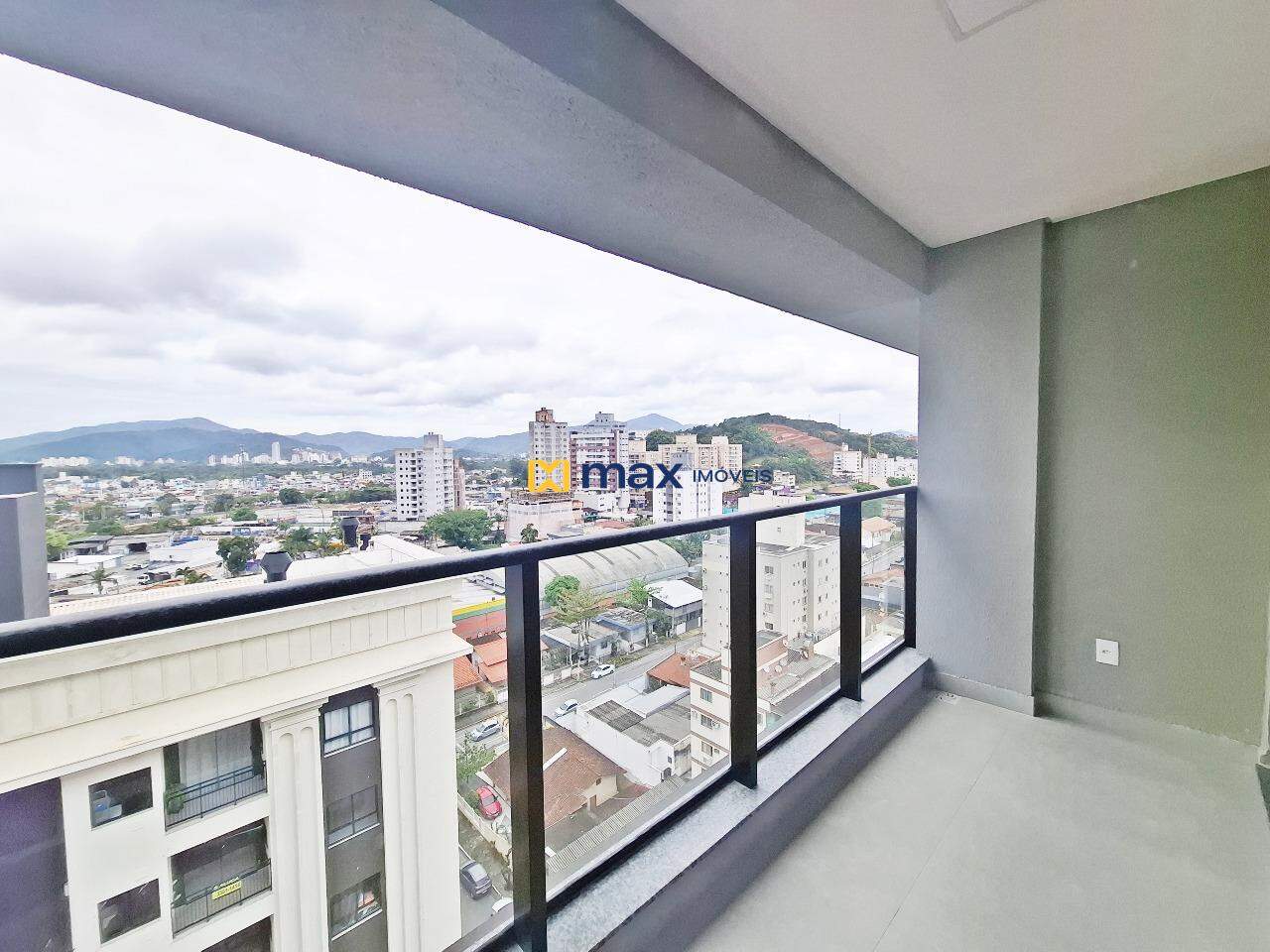 Apartamento à venda no Tabuleiro: Sacada com churrasqueira