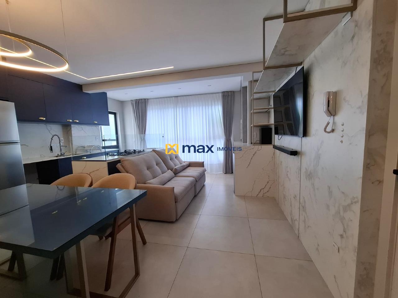 Apartamento à venda no Meia Praia: Living