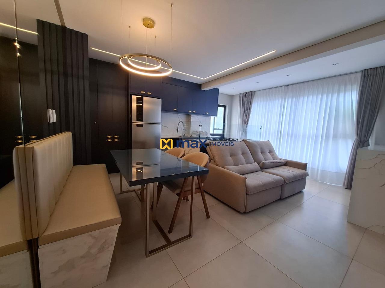 Apartamento à venda no Meia Praia: Living