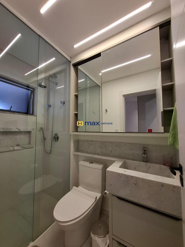 Apartamento à venda no Meia Praia: Banheiro suíte 