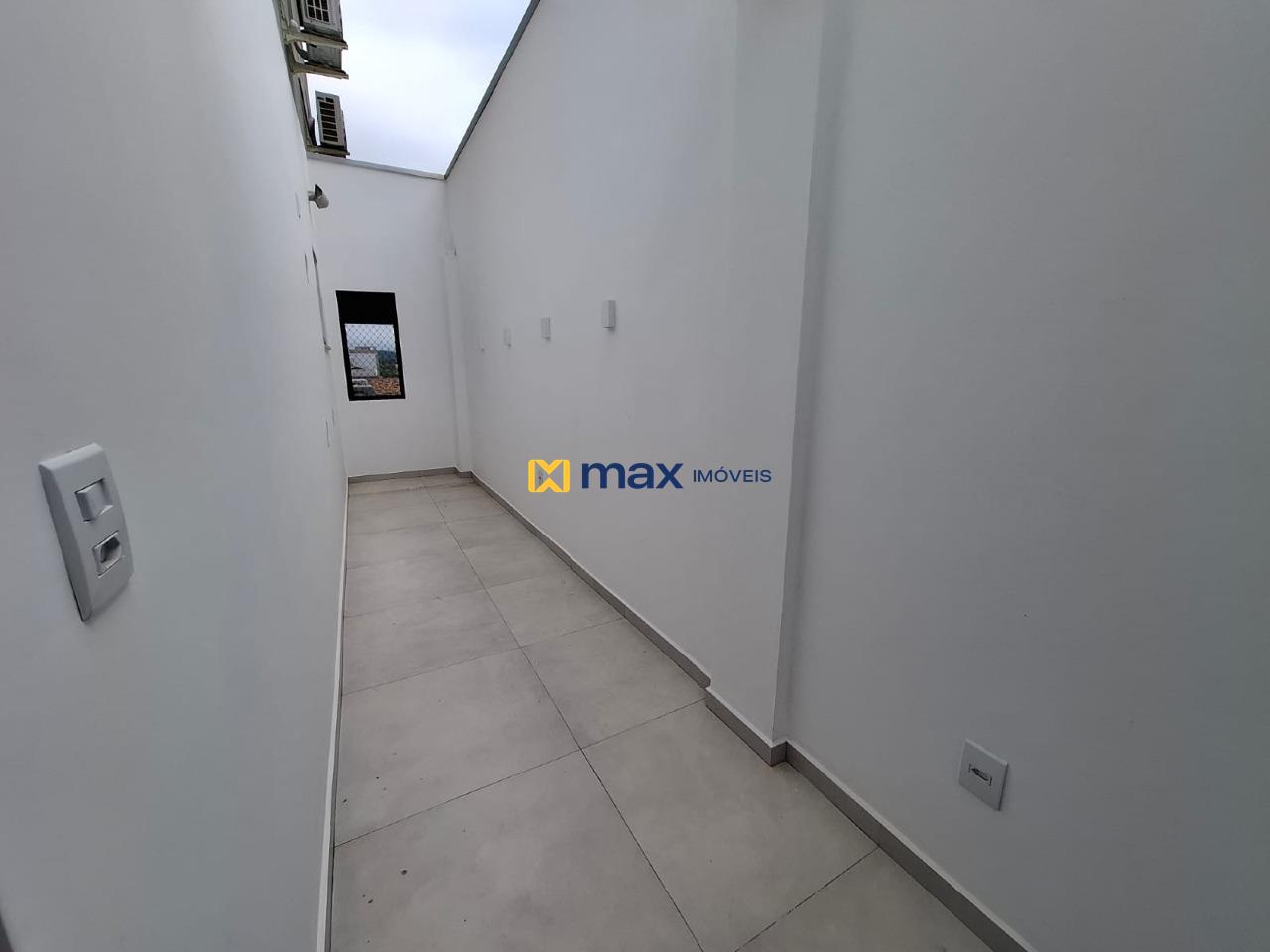 Apartamento à venda no Meia Praia: Área privativa lateral 