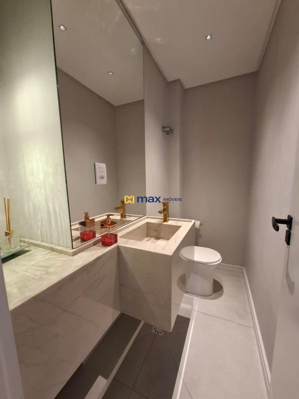 Apartamento à venda no Meia Praia: Lavabo