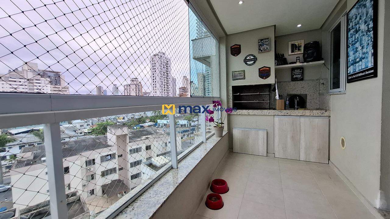 Apartamento à venda no Fazenda: Sacada com churrasqueira